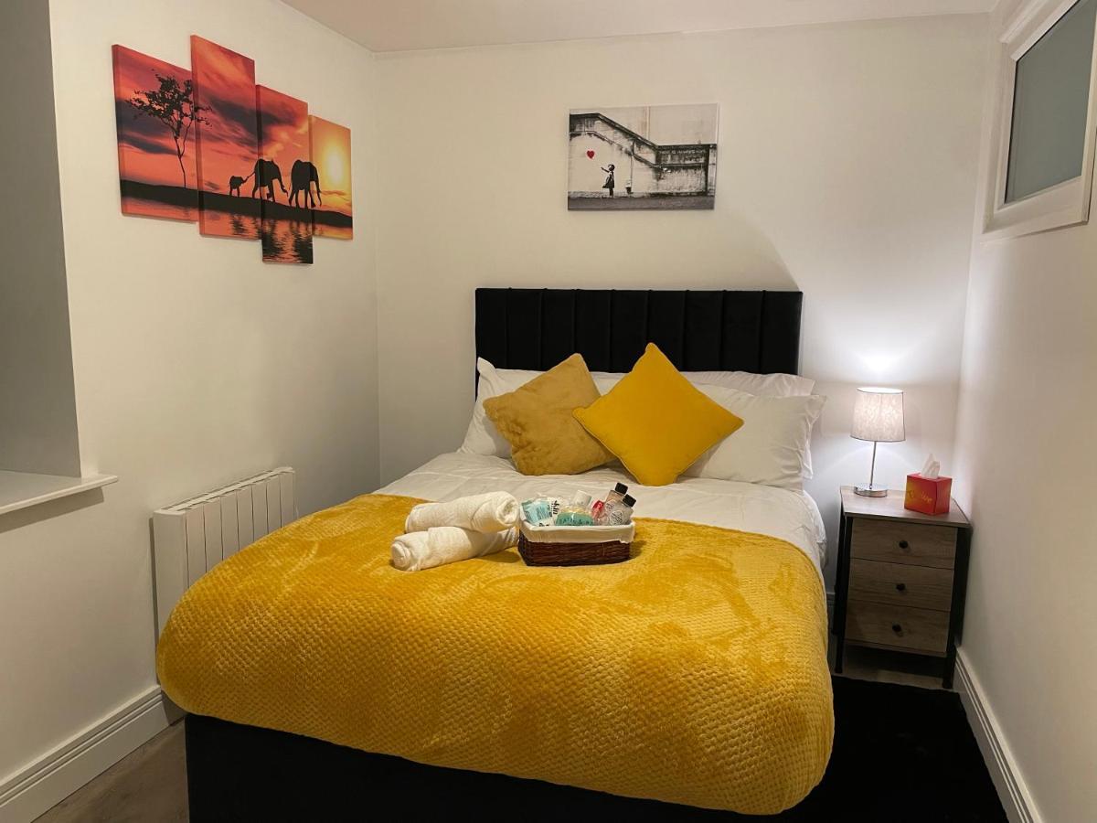 Luxurious 2 Bed Apartment In Heart Of Burnley With Private Parking Екстериор снимка