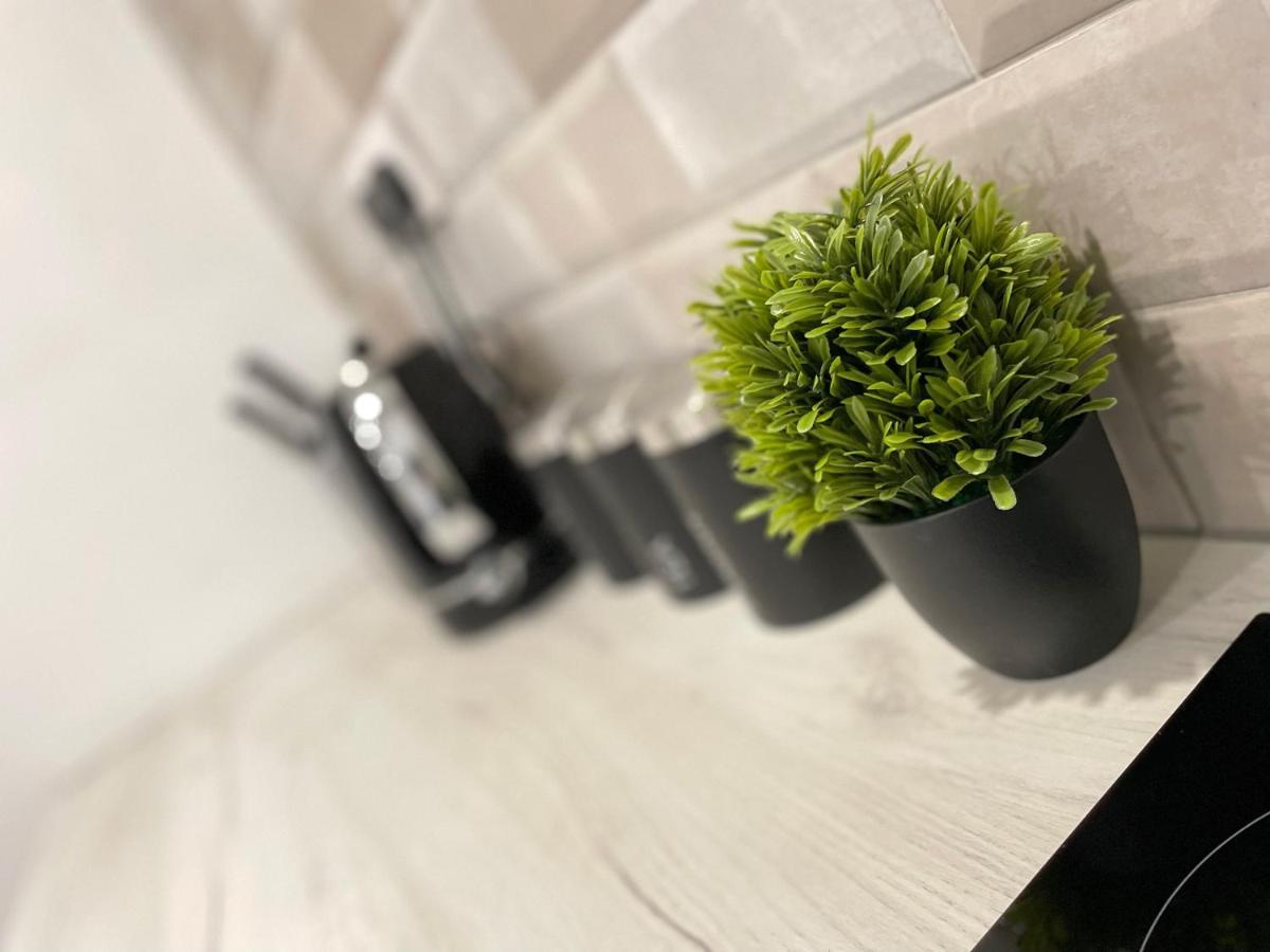 Luxurious 2 Bed Apartment In Heart Of Burnley With Private Parking Екстериор снимка