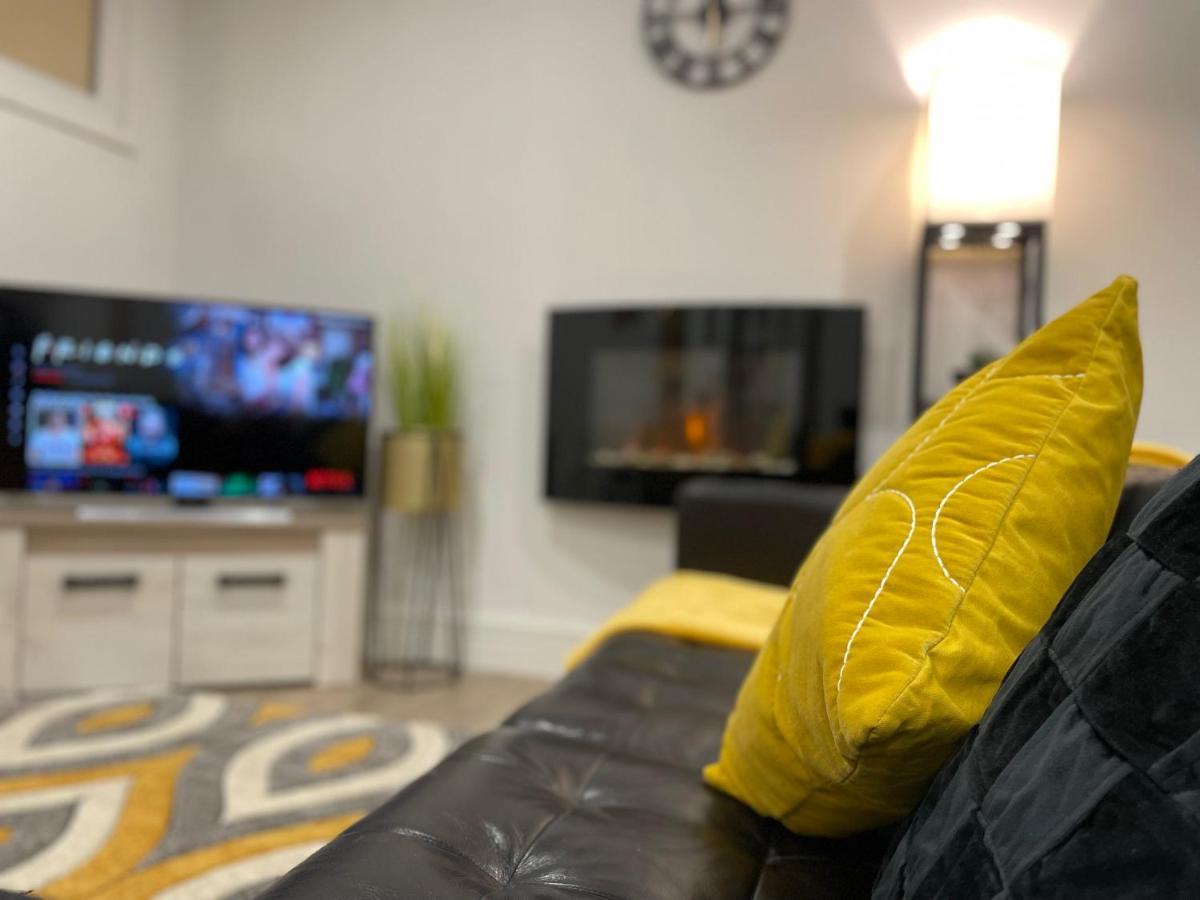Luxurious 2 Bed Apartment In Heart Of Burnley With Private Parking Екстериор снимка