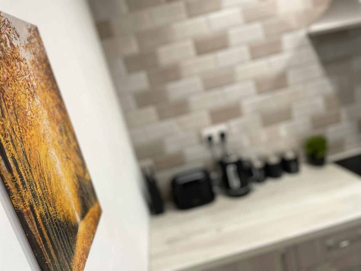 Luxurious 2 Bed Apartment In Heart Of Burnley With Private Parking Екстериор снимка