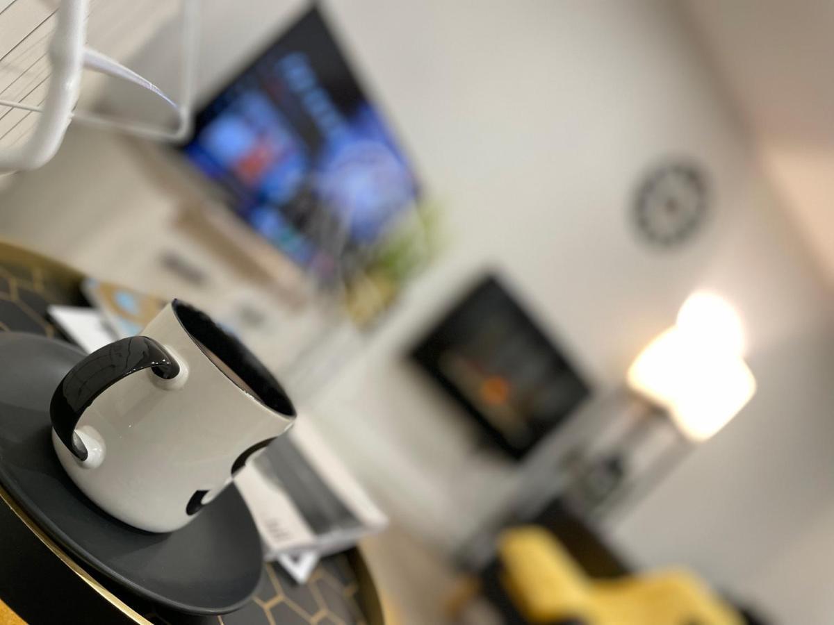 Luxurious 2 Bed Apartment In Heart Of Burnley With Private Parking Екстериор снимка