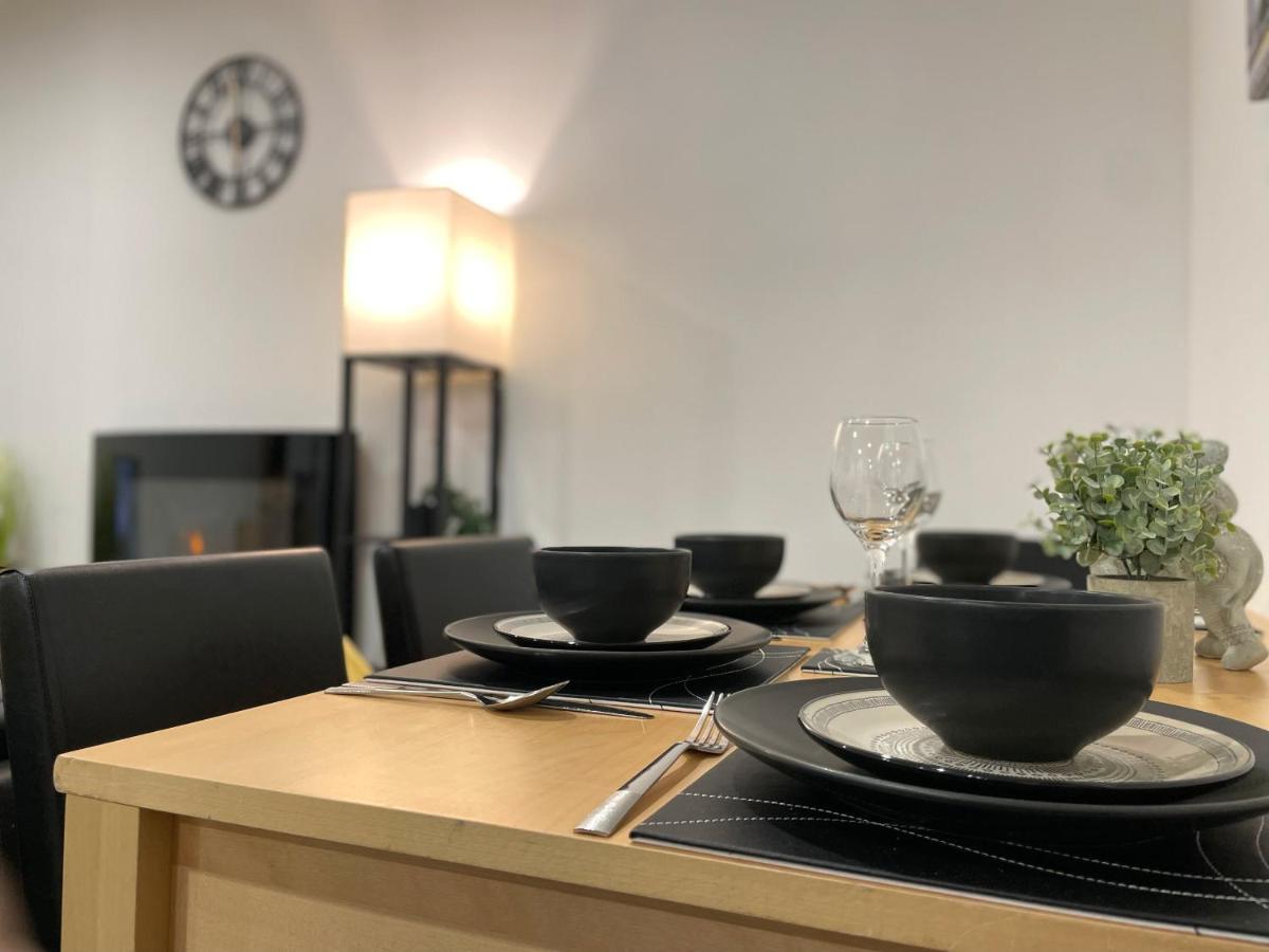 Luxurious 2 Bed Apartment In Heart Of Burnley With Private Parking Екстериор снимка
