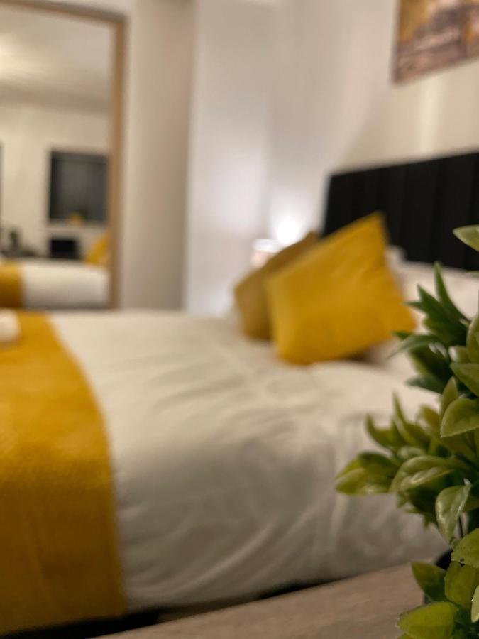 Luxurious 2 Bed Apartment In Heart Of Burnley With Private Parking Екстериор снимка