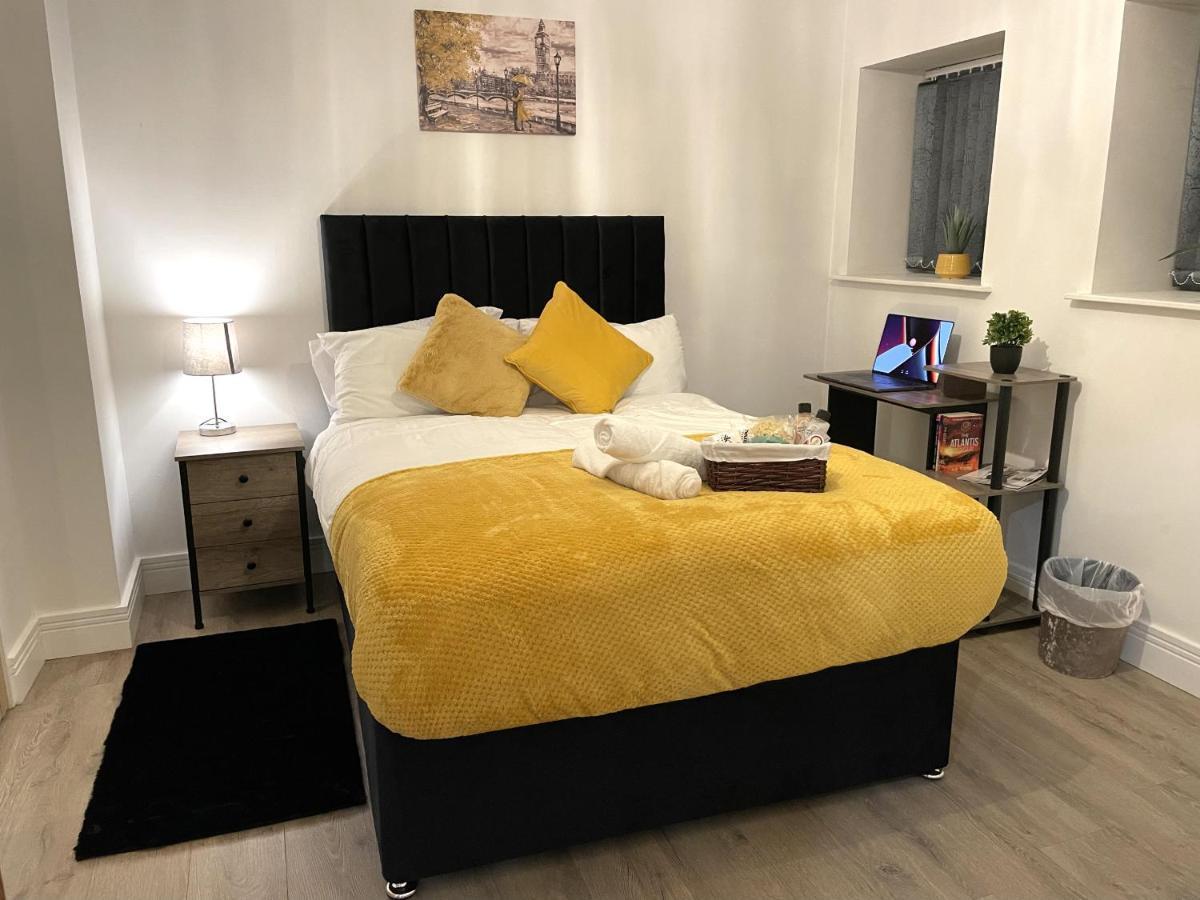 Luxurious 2 Bed Apartment In Heart Of Burnley With Private Parking Екстериор снимка