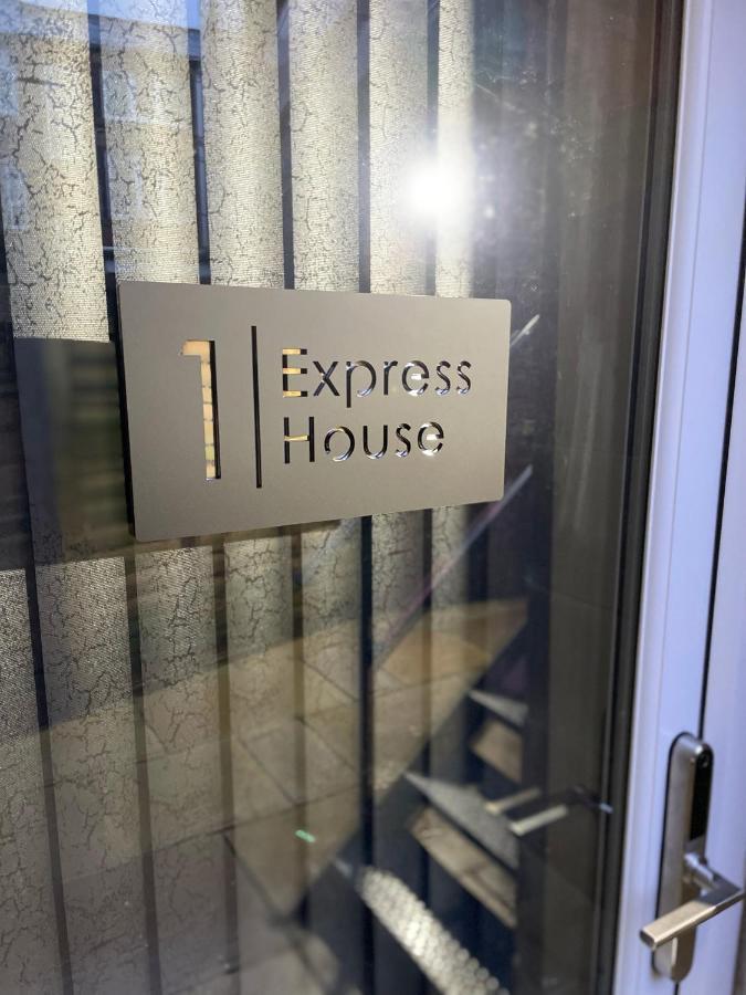 Luxurious 2 Bed Apartment In Heart Of Burnley With Private Parking Екстериор снимка