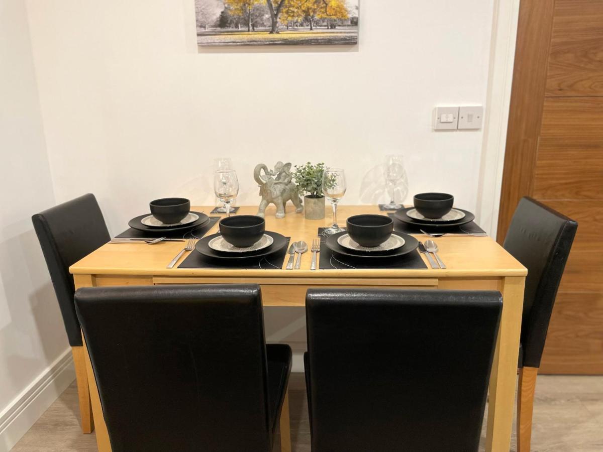Luxurious 2 Bed Apartment In Heart Of Burnley With Private Parking Екстериор снимка