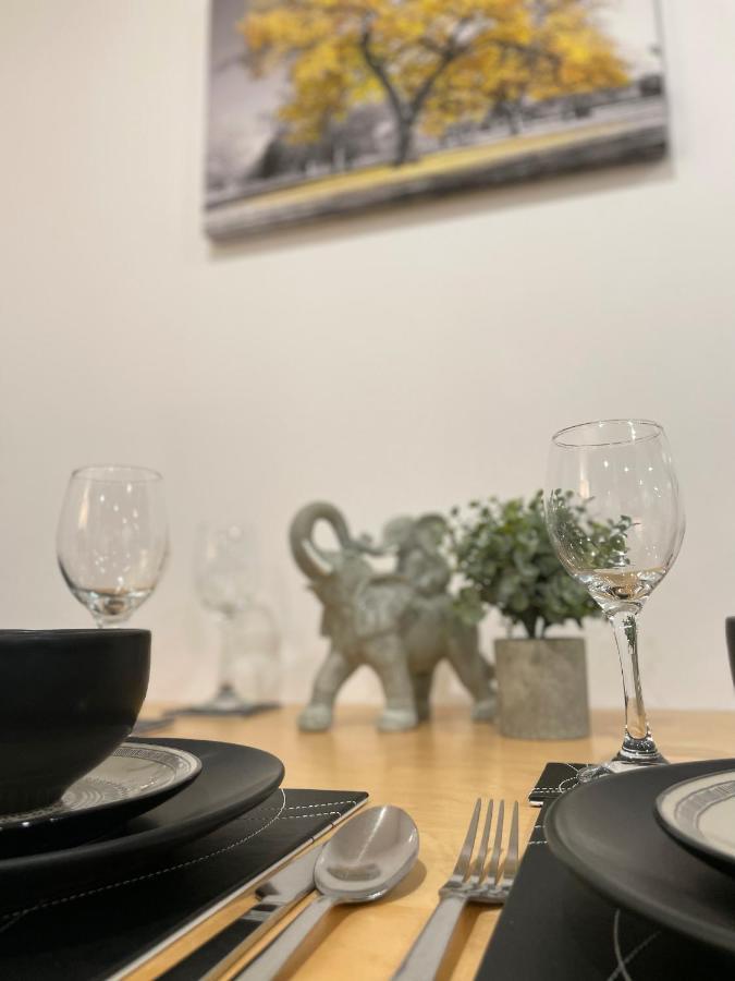 Luxurious 2 Bed Apartment In Heart Of Burnley With Private Parking Екстериор снимка