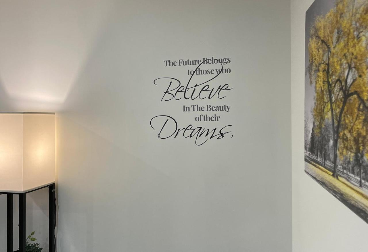 Luxurious 2 Bed Apartment In Heart Of Burnley With Private Parking Екстериор снимка